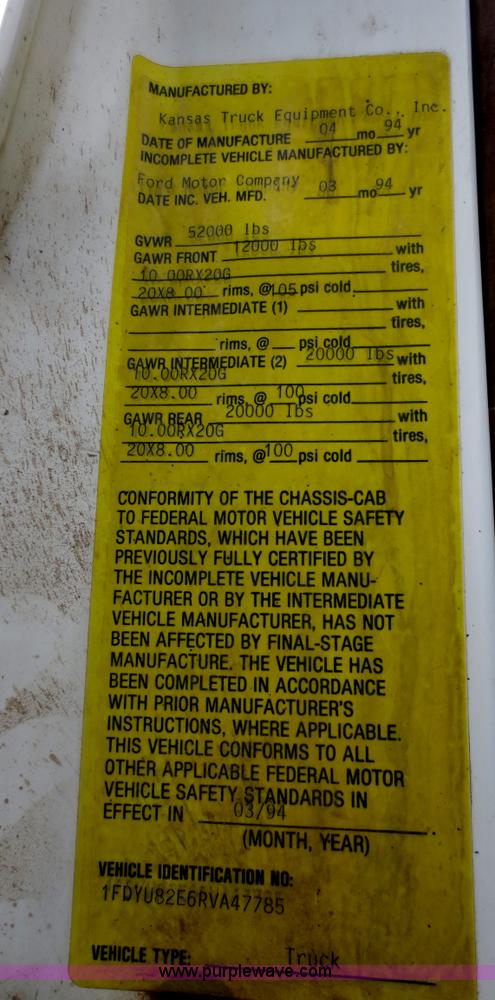 image for item F6663 1994 Ford LT8000 dump truck