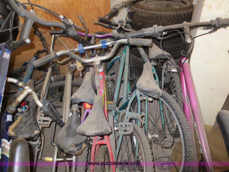 image for item F6666 Approximately 17 bycicles