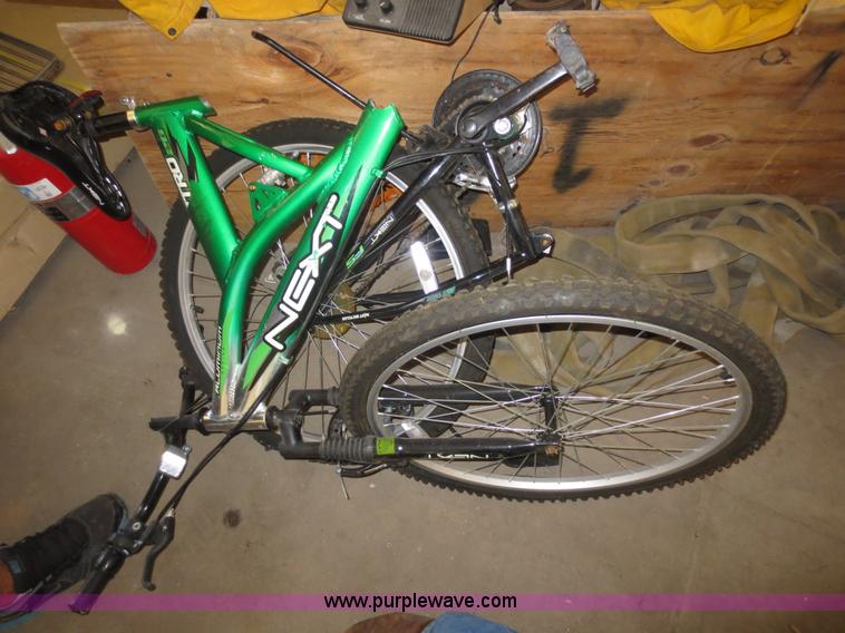 image for item F6666 Approximately 17 bycicles