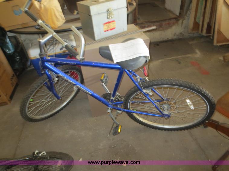 image for item F6666 Approximately 17 bycicles