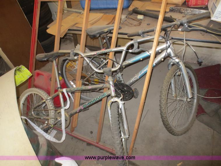 image for item F6666 Approximately 17 bycicles