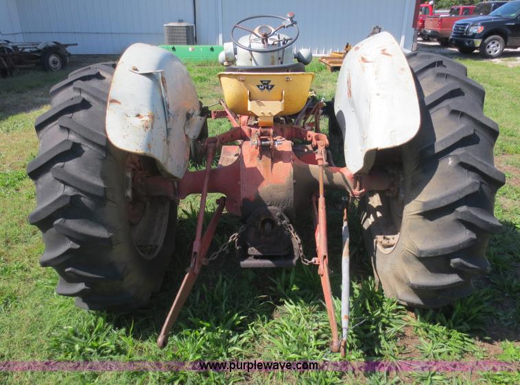 image for item F6669 Ford 800 tractor