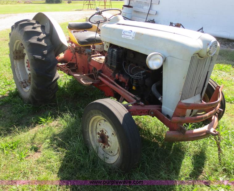 image for item F6669 Ford 800 tractor