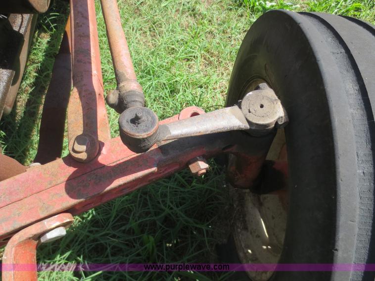 image for item F6669 Ford 800 tractor