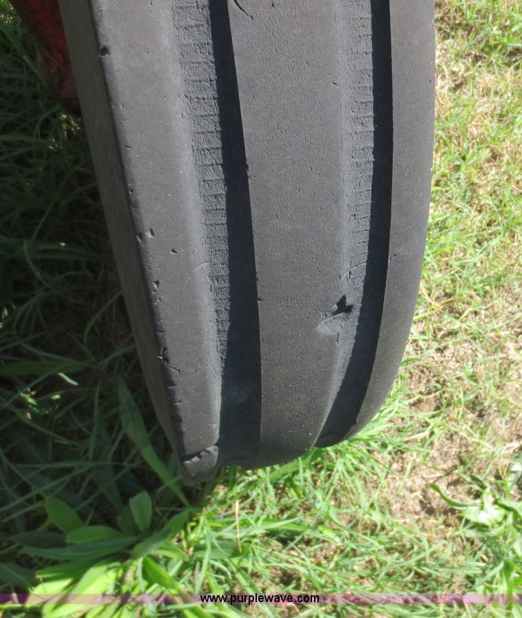 image for item F6669 Ford 800 tractor