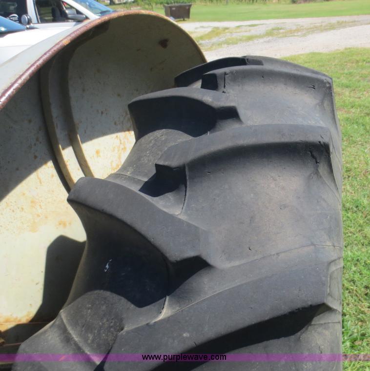 image for item F6669 Ford 800 tractor