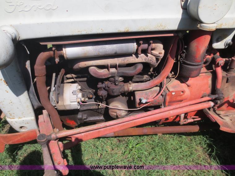 image for item F6669 Ford 800 tractor
