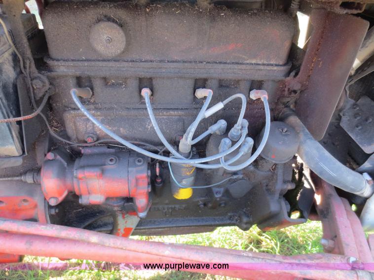 image for item F6669 Ford 800 tractor