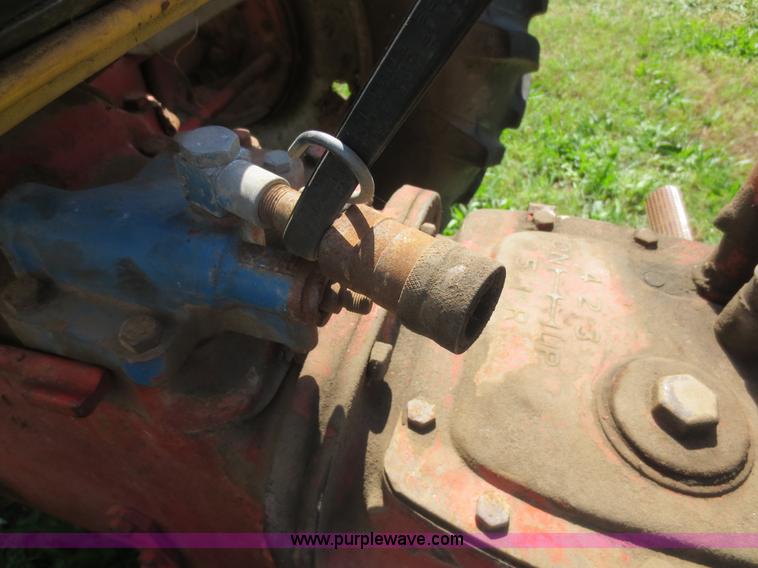 image for item F6669 Ford 800 tractor