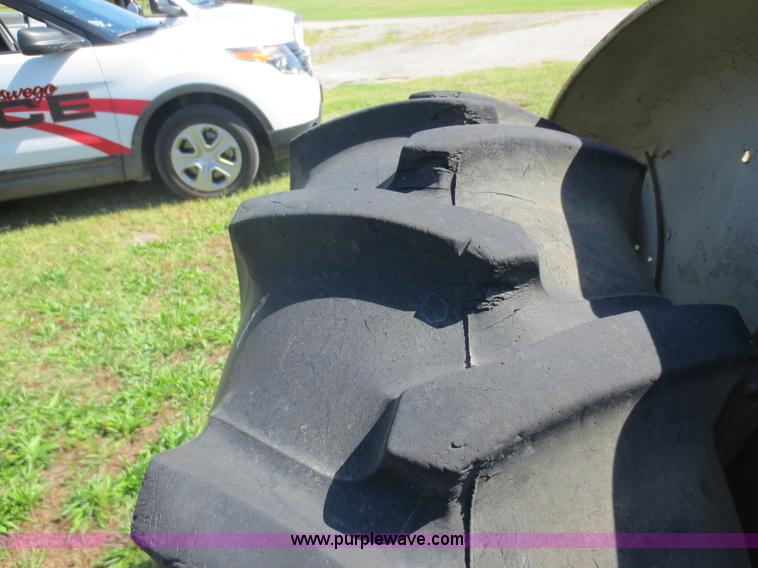 image for item F6669 Ford 800 tractor