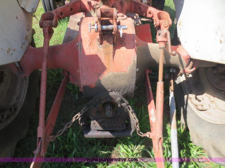 image for item F6669 Ford 800 tractor