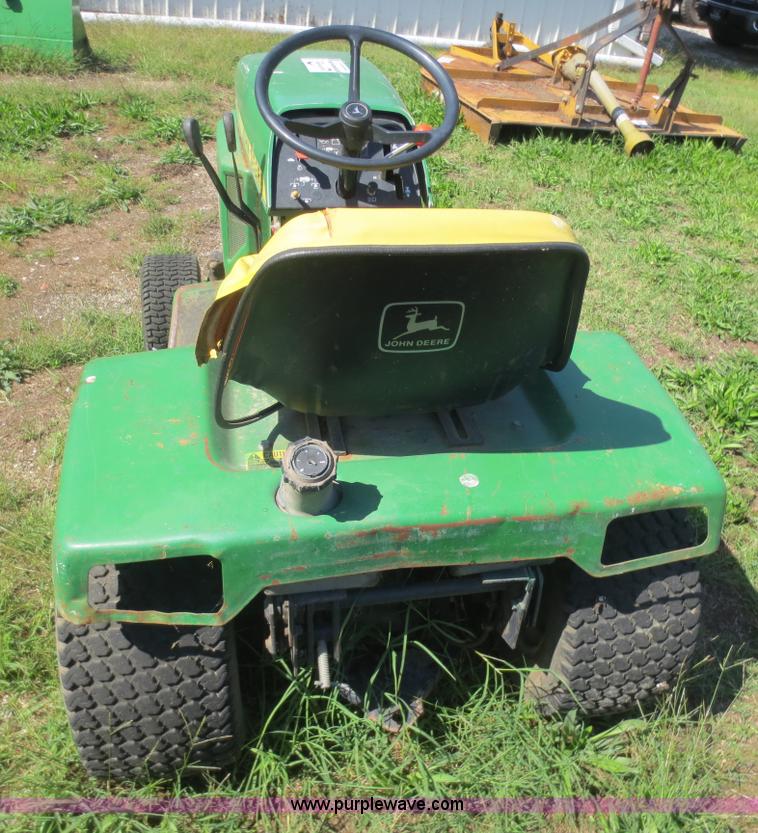 image for item F6670 John Deere 318 lawn tractor