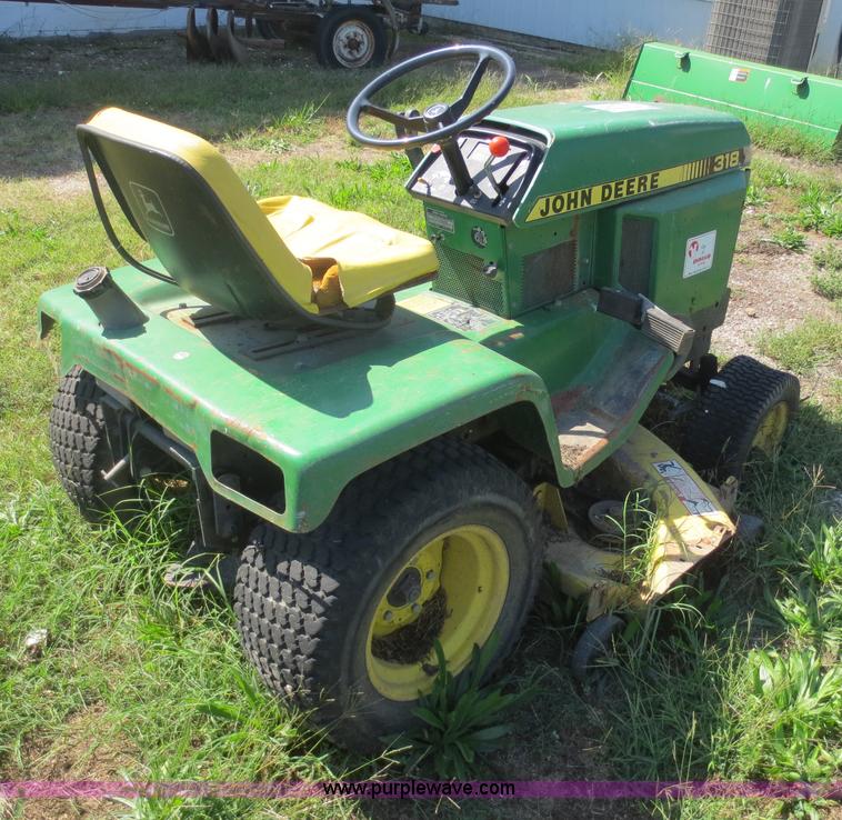image for item F6670 John Deere 318 lawn tractor