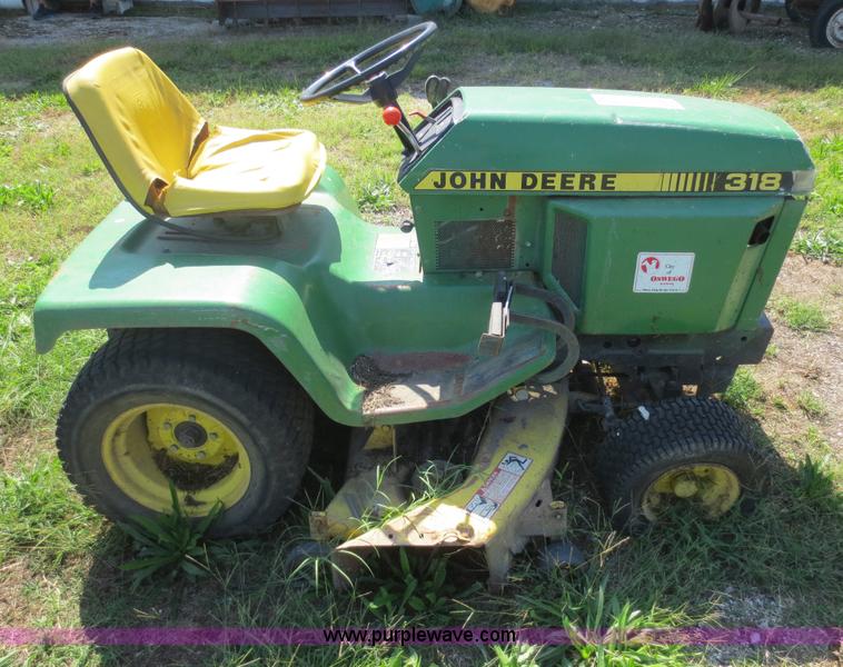 image for item F6670 John Deere 318 lawn tractor