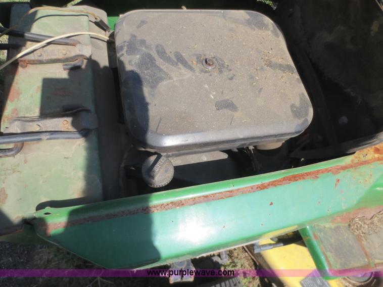 image for item F6670 John Deere 318 lawn tractor