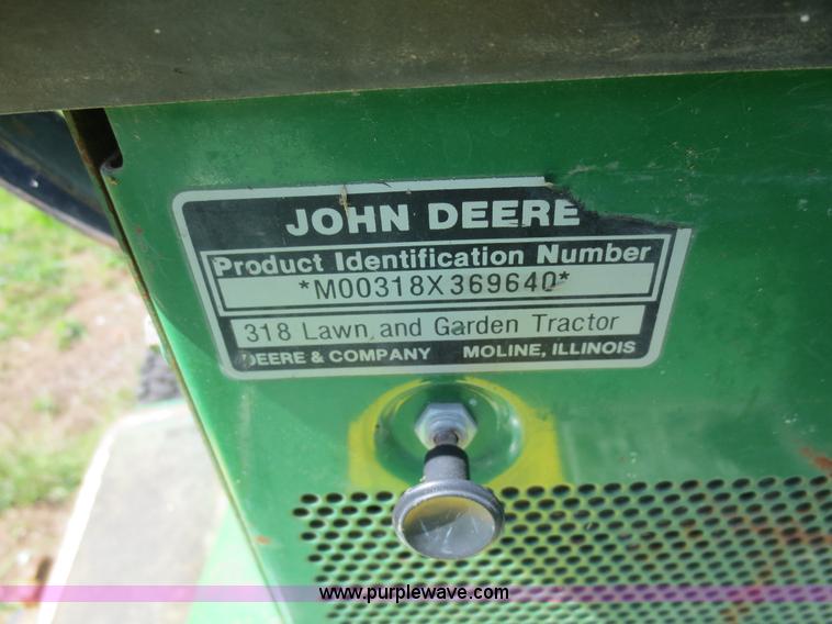 image for item F6670 John Deere 318 lawn tractor