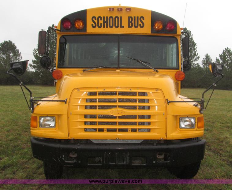 image for item F7123 1997 Ford Thomas B800 school bus