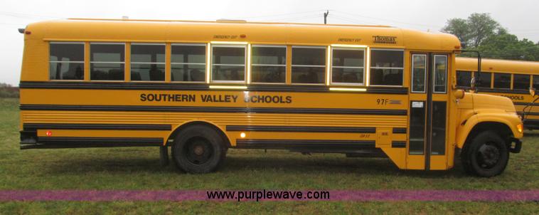 image for item F7123 1997 Ford Thomas B800 school bus
