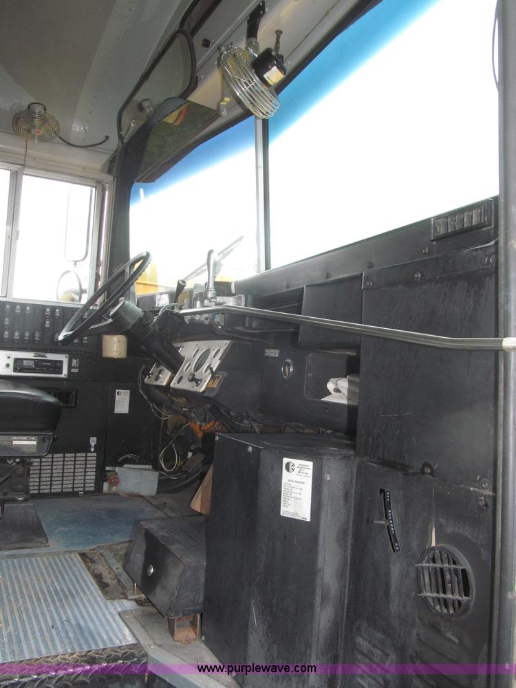 image for item F7123 1997 Ford Thomas B800 school bus