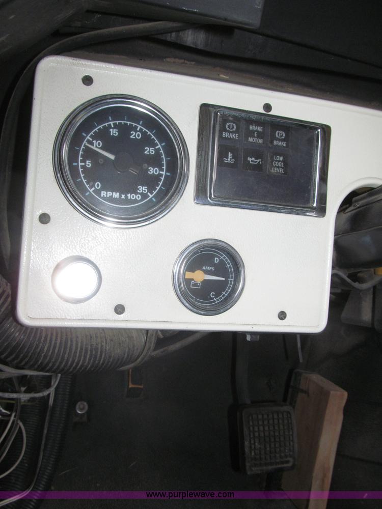 image for item F7123 1997 Ford Thomas B800 school bus