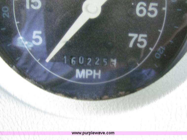 image for item F7123 1997 Ford Thomas B800 school bus