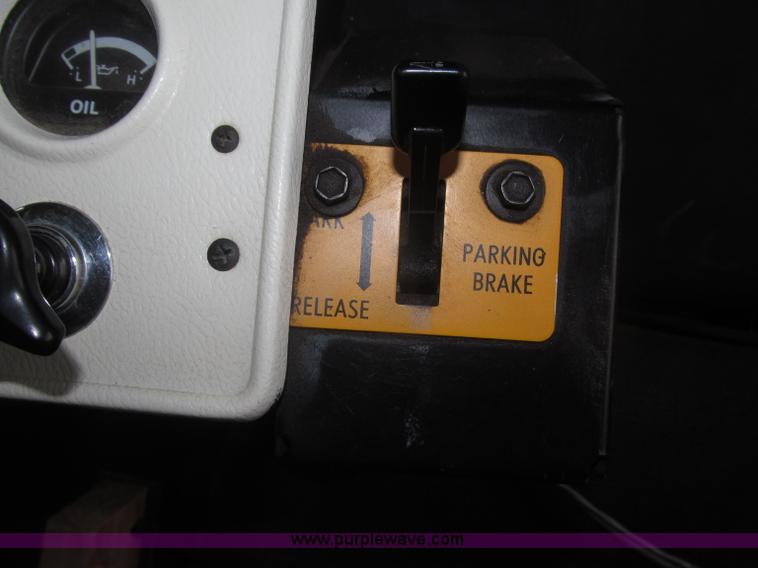 image for item F7123 1997 Ford Thomas B800 school bus