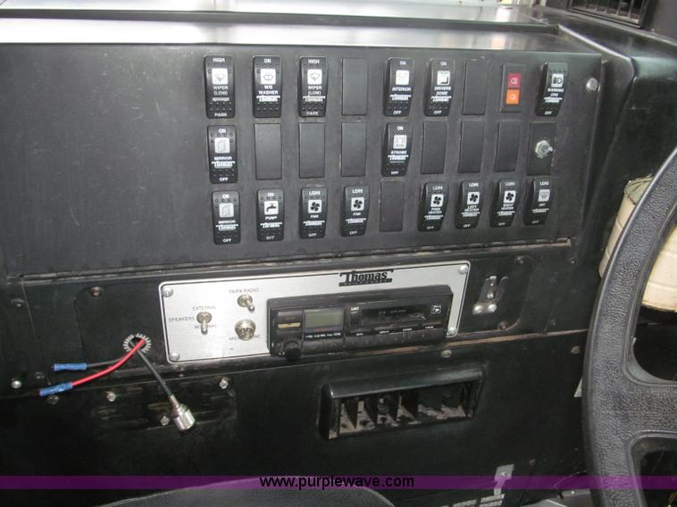 image for item F7123 1997 Ford Thomas B800 school bus