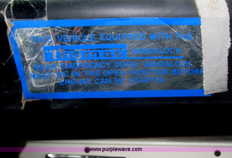 image for item F7123 1997 Ford Thomas B800 school bus