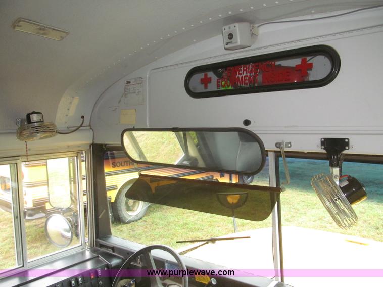 image for item F7123 1997 Ford Thomas B800 school bus