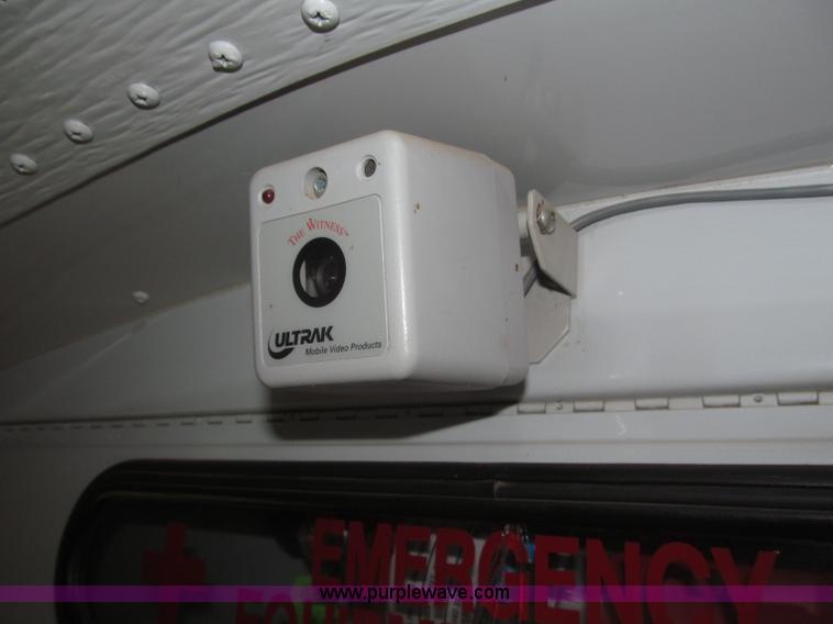 image for item F7123 1997 Ford Thomas B800 school bus