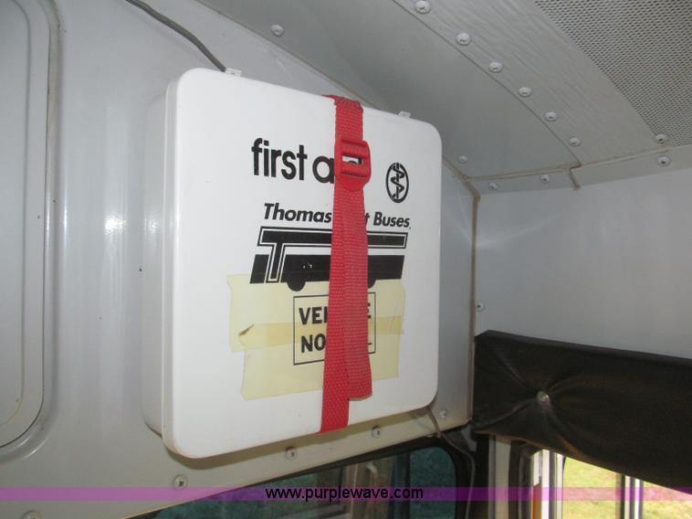 image for item F7123 1997 Ford Thomas B800 school bus