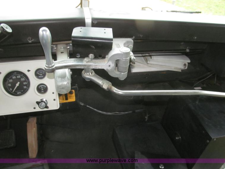 image for item F7123 1997 Ford Thomas B800 school bus