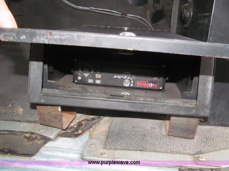 image for item F7123 1997 Ford Thomas B800 school bus