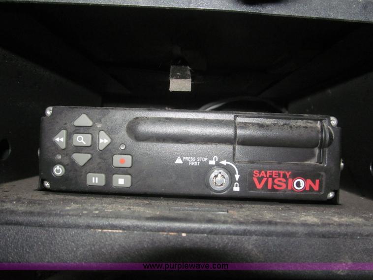 image for item F7123 1997 Ford Thomas B800 school bus