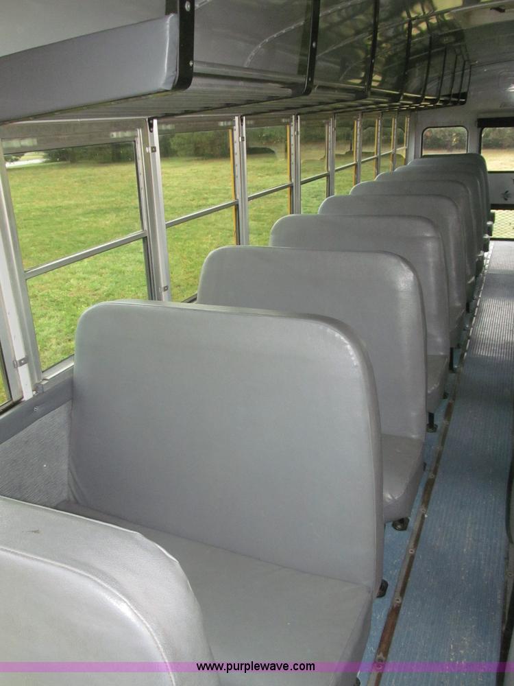 image for item F7123 1997 Ford Thomas B800 school bus