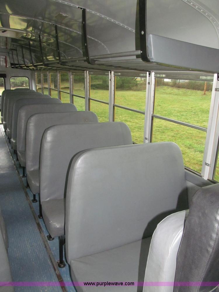 image for item F7123 1997 Ford Thomas B800 school bus