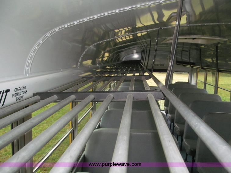 image for item F7123 1997 Ford Thomas B800 school bus