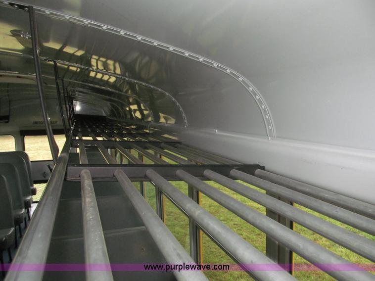 image for item F7123 1997 Ford Thomas B800 school bus