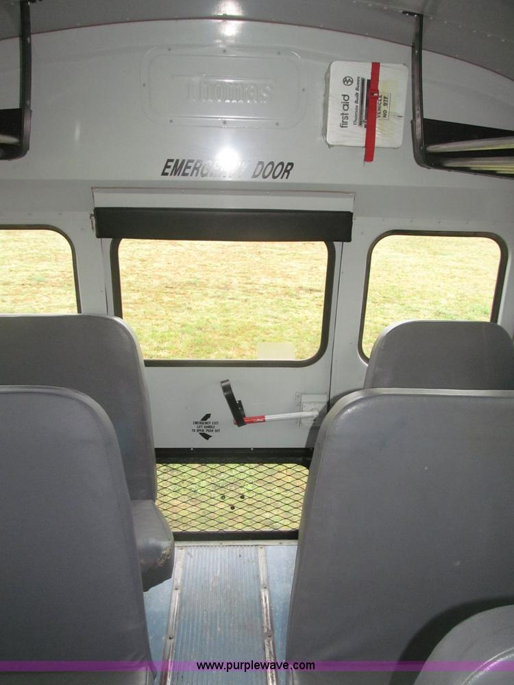 image for item F7123 1997 Ford Thomas B800 school bus