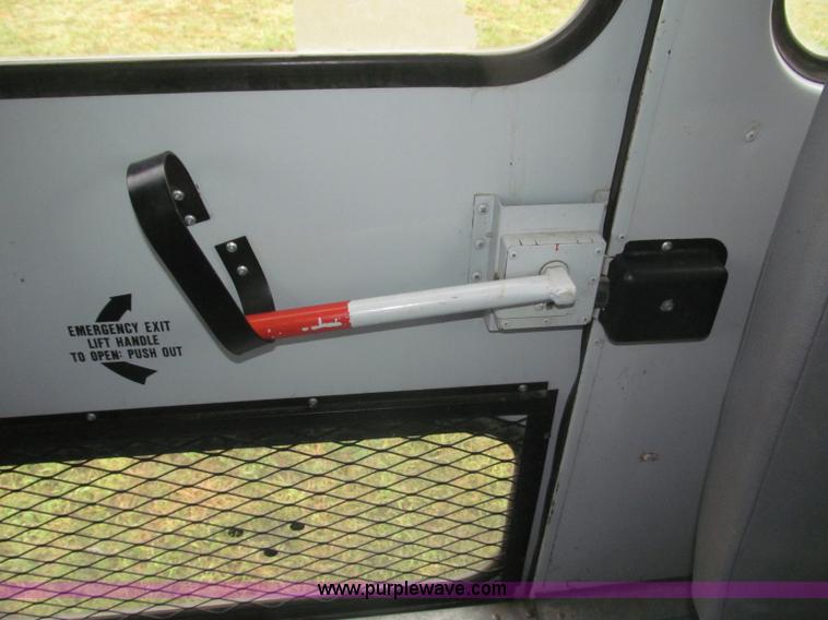 image for item F7123 1997 Ford Thomas B800 school bus