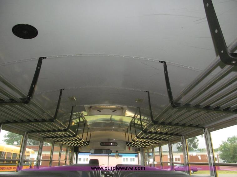 image for item F7123 1997 Ford Thomas B800 school bus