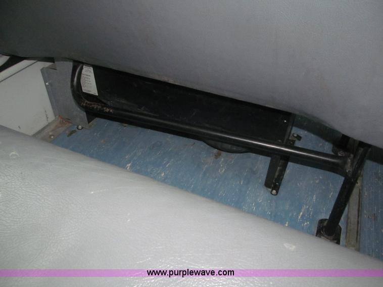 image for item F7123 1997 Ford Thomas B800 school bus