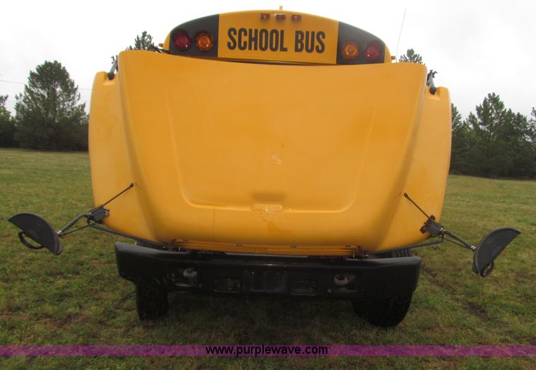 image for item F7123 1997 Ford Thomas B800 school bus