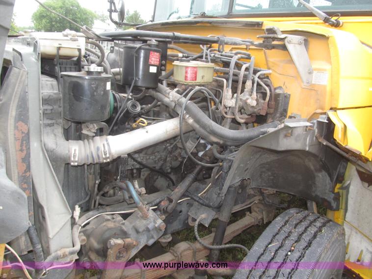 image for item F7123 1997 Ford Thomas B800 school bus