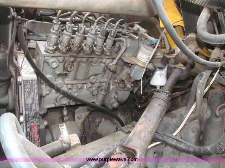 image for item F7123 1997 Ford Thomas B800 school bus