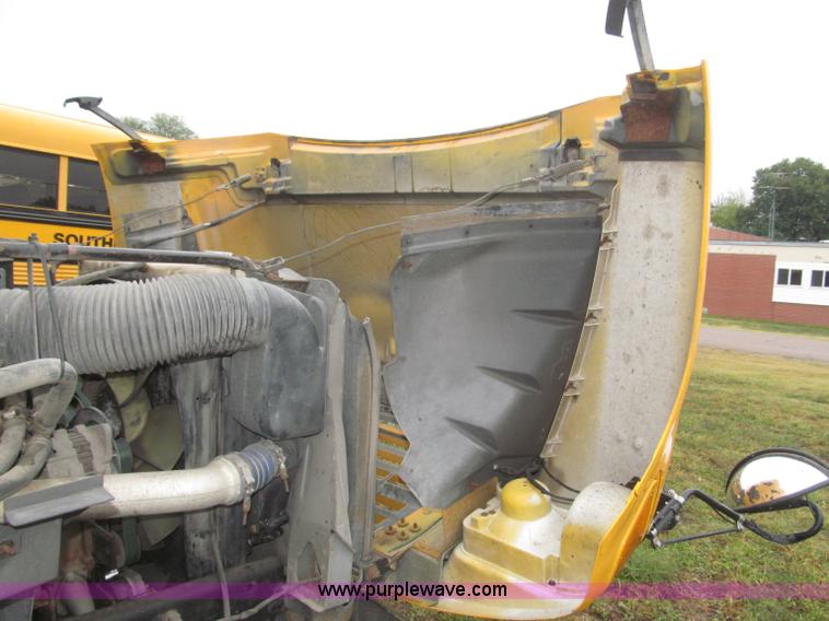 image for item F7123 1997 Ford Thomas B800 school bus