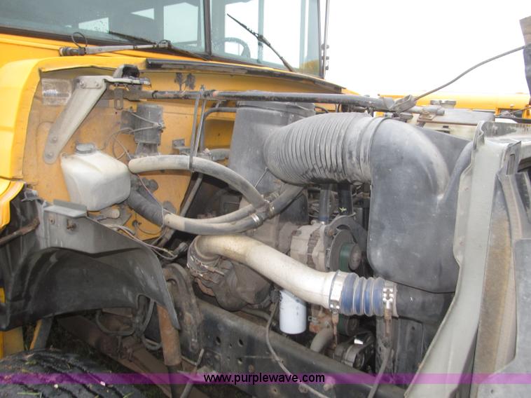 image for item F7123 1997 Ford Thomas B800 school bus