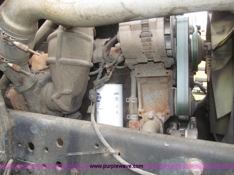 image for item F7123 1997 Ford Thomas B800 school bus