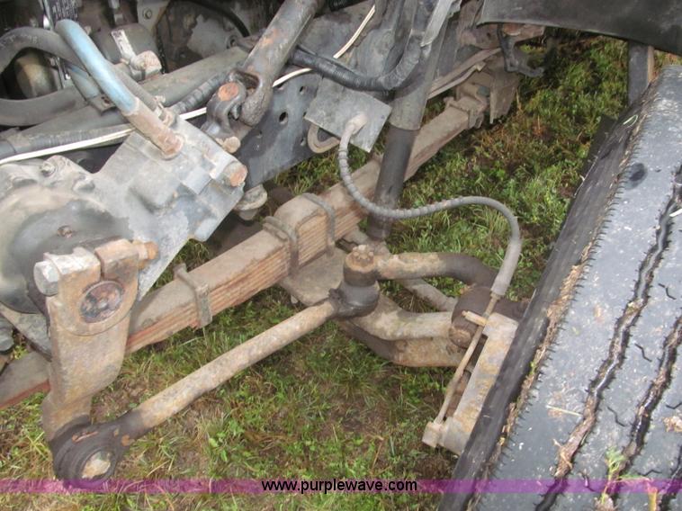 image for item F7123 1997 Ford Thomas B800 school bus