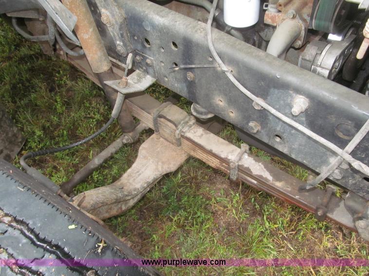 image for item F7123 1997 Ford Thomas B800 school bus